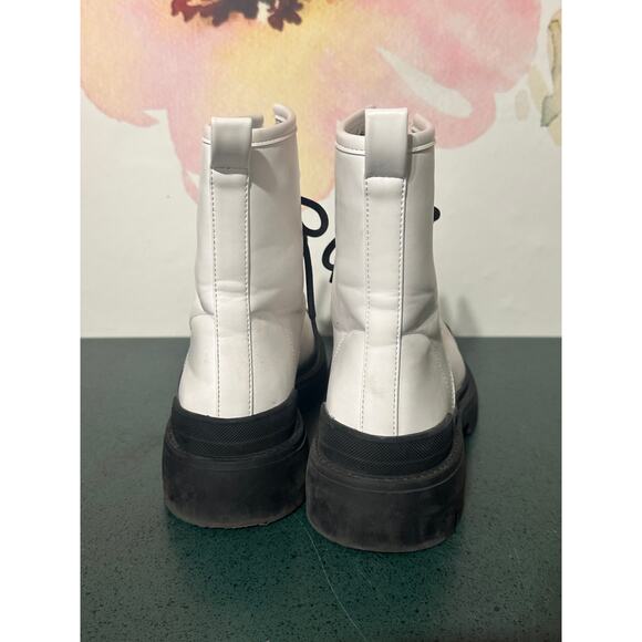 LiLiana Women's White/ Black Unlined Combat Boots, Size 7 1/2 Lace Up Chunky - Picture 6 of 8